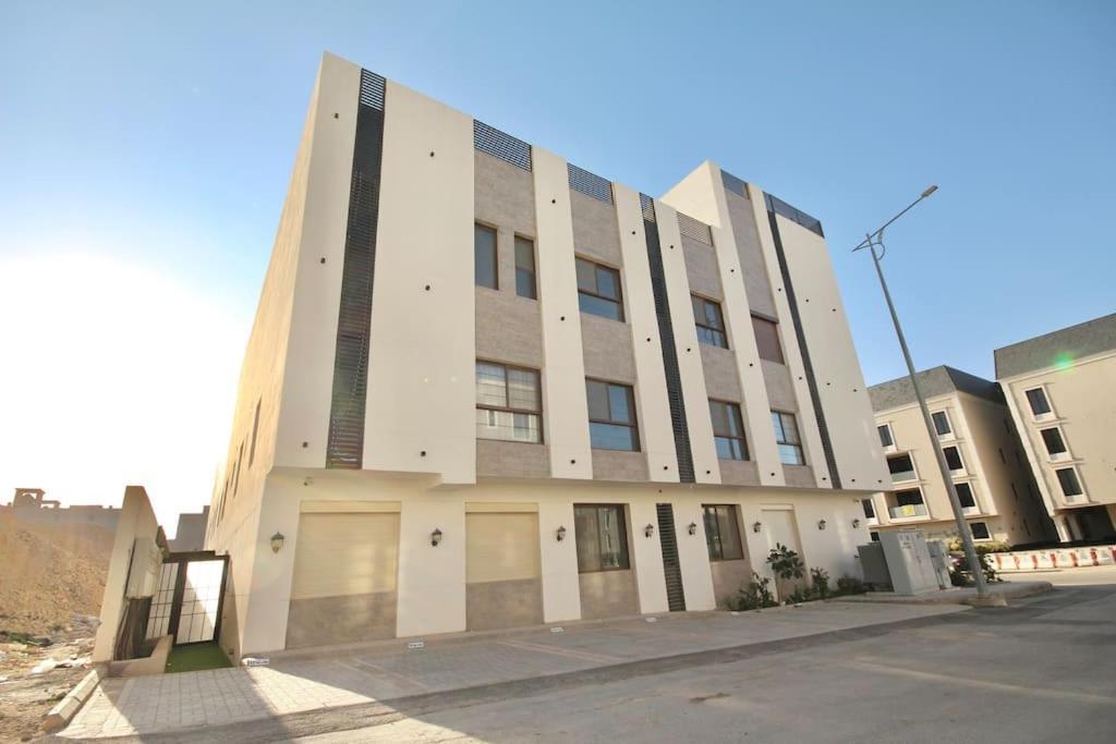 ارضية واسعة Spacious Ground Floor Apartment