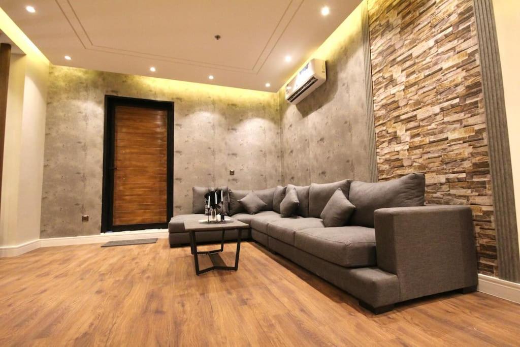Apartment ارضية واسعة Spacious Ground Floor Riyadh